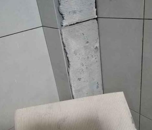 三山瓷砖空鼓维修公司分享下厨房瓷砖脱落的补救措施。